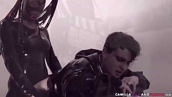 Ebony Domme In Shiny Latex