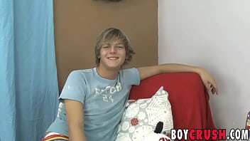 Twink Dillon Samuels Gets Pleasured And Stroked In Steamy Scene