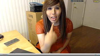 Sizzling Trans Cam Girl’s Naughty Confessions
